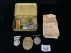 A FIRST WORLD WAR PRINCESS MARY TIN WITH A 1937 CORONATION CLOTH, A 1ST W WAR MEDAL TO; 9378 PTE.