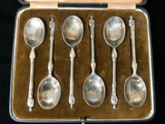 SET OF SIX HALLMARKED SILVER APOSTLE TEASPOONS IN CASE; 90 GMS.