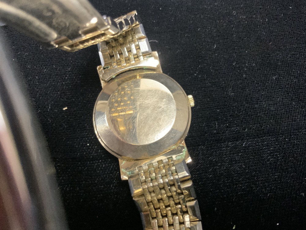 A GENTS 1960s OMEGA AUTOMATIC, HALLMARKED 375 GOLD WRISTWATCH, ON A GOLD PLATED OMEGA STRAP, WITH - Image 6 of 7