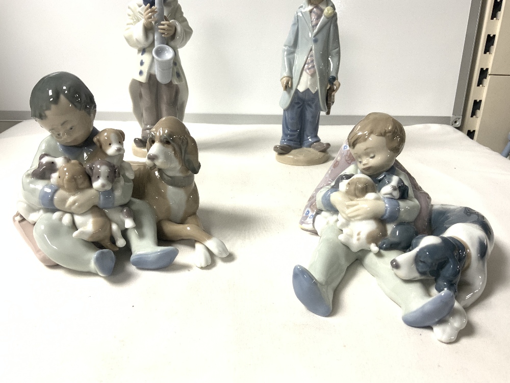 TWO LLADRO FIGURES - SWEET DREAMS AND NEW PLAYMATES AND TWO CLOWNS - Image 2 of 4