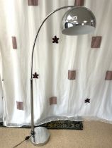 A MODERN ART DECO STYLE CHROME LAMP STAND.