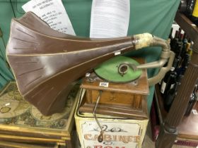 HIS MASTERS VOICE GRAMOPHONE