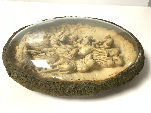 OVAL PLASTER RELIQUARY - ' THE ADORATION OF CHRIST ' IN DOMED GLASS FRAME, 30X23 CMS. - Image 3 of 4