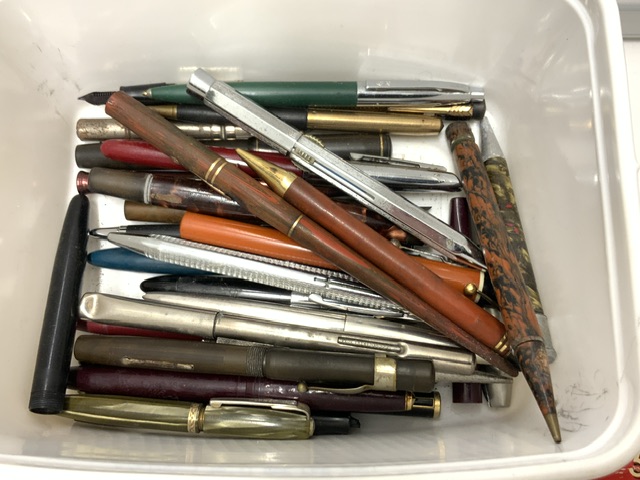 UNUSUAL WINCHESTER RIFLE NOVELTY PEN AND A QUANTITY OF OTHER PENS. - Image 6 of 6