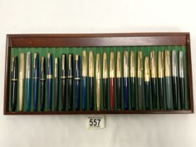 TWENTY-FIVE VINTAGE PARKER FOUNTAIN PENS, MANY WITH GOLD NIBS.