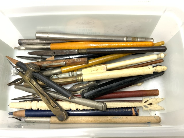A QUANTITY OF VINTAGE AND ANTIQUE DIP PENS ETC. - Image 4 of 4