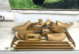 SET THREE MID-CENTURY GRADUATED TRAYS AND THREE PAIRS OF WOODEN SHOE LASTS.