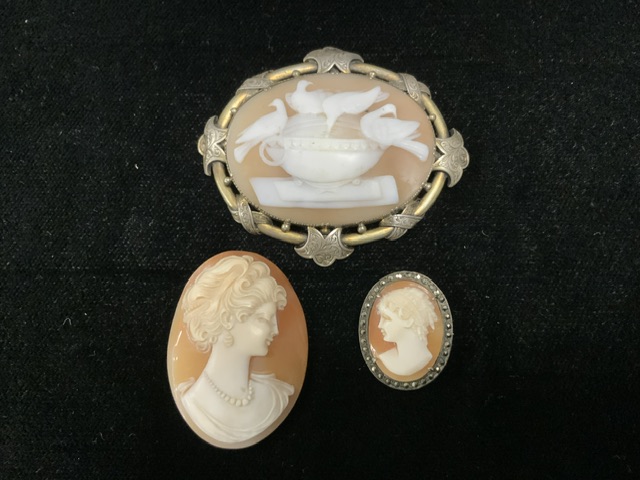 CAMEO BROOCH - DOVES ON URN, TWO OTHER CAMEOS AND CAMEO BRACELET. - Image 2 of 5