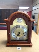 A GEORGIAN-STYLE MAHOGANY CHIMING MANTLE CLOCK BY RAPPORT (GERMAN MOVEMENT).