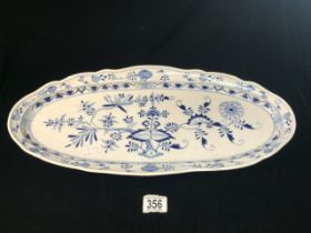 OVAL MEISSEN BLUE AND WHITE ONION PATTERN FISH PLATTER, 55 CMS.