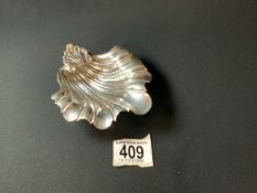HALLMARKED SILVER SHELL SHAPED BUTTER DISH ON DOLPHIN FEET BY HENRY WILKINSON; 83 GMS; 12 CM
