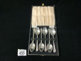 SET OF SIX HALLMARKED SILVER BEAD EDGE TEASPOONS DATED 1916 BY WILMOT MANUFACTURING CO ( CASED ),