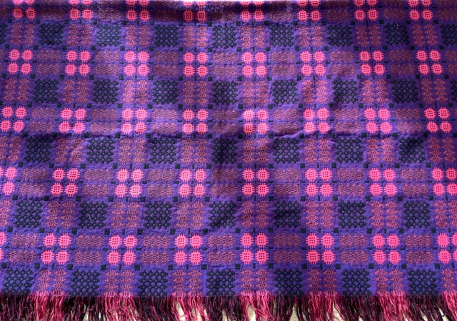 LARGE WELSH BLANKET BOUGHT IN BETWS-Y-COED - Image 3 of 3