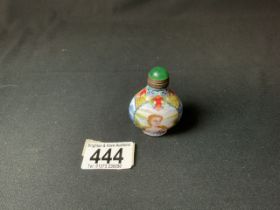 CHINESE SNUFF BOTTLE ENAMEL AND COPPER WITH EUROPEAN FIGURES. KIEN LUNG MARK, 7CM