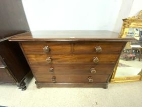A VICTORIAN MAHOGANY ROUND CORNER LOW 5 DRAWER CHEST OF DRAWERS, 120X53X76 CMS.