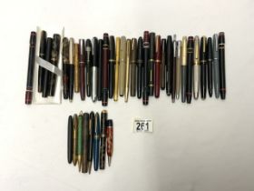 A SPACE PEN, A COMKLIN FOUNTAIN PEN WITH GOLD NIB, PLUS A QUANTITY OF OTHERS.