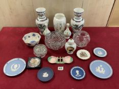 MIXED CHINA AND GLASS INCLUDES CLARICE CLIFF AND WEDGWOOD