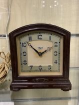 A SMALL SMITHS SECTRIC BAKERLITE MANTLE CLOCK.