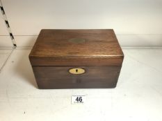 A MAHOGANY TWO DIVISION TEA CADDY WITH RING HANDLES.