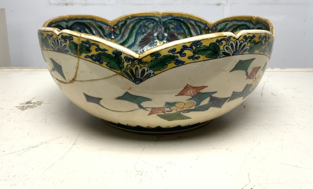 A JAPANESE SATSUMA BOWL DECORATED WITH BIRDS AND FLOWERS. 25 CMS. A/F. - Image 2 of 3