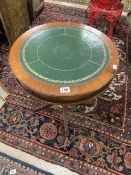 A CIRCULAR LEATHER TOP MAHOGANY DRUM TABLE ON QUADRUPLE SUPPORTS, 60 CMS DIAMETER.