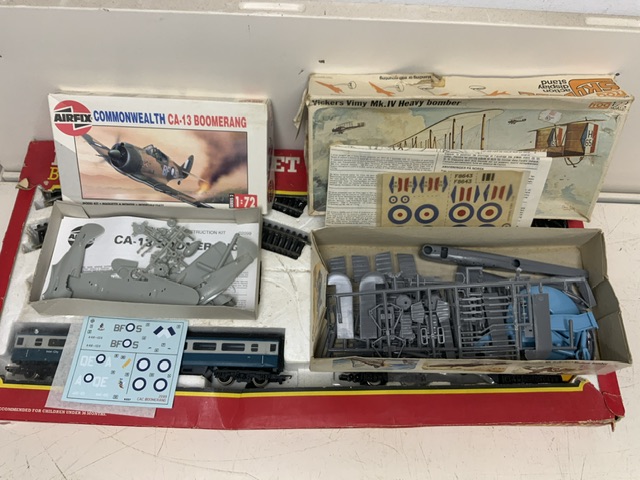 HORNBY RAILWAYS ELECTRIC TRAIN SET - B.R. HIGH SPEED TRAIN IN BOX AND TWO BOXED AIRFIX WAR PLANES. - Image 4 of 4