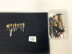 LARGE 14CT GOLD SHEAFFERS NIB, FIVE OTHER 14K NIBS, PLUS QUANTITY OF OTHER NIBS FOR FOUNTAIN PENS