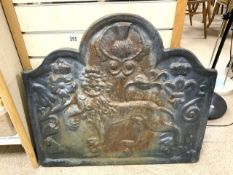 ANTIQUE CAST IRON FIRE BACK SCREEN DECORATED WITH A LION AND THISTLE 75 X 67CM