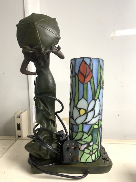 ART NOUVEAU STYLE COMPOSITION TABLE LAMP FORMED AS A WOMAN FLANKING A LEADED LIGHT PILLAR SHADE, - Image 3 of 4