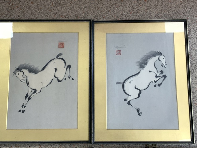 WAKYOSAI A PAIR OF JAPANESE SIGNED WOODBLOCK PICTURES OF PRANCING HORSES, SIGNED 25X35, ORIENTAL - Image 2 of 5