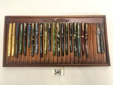 TRAY OF SWAN MABIE TODD FOUNTAIN PENS AND PEN HOLDERS, MANY WITH GOLD NIBS.
