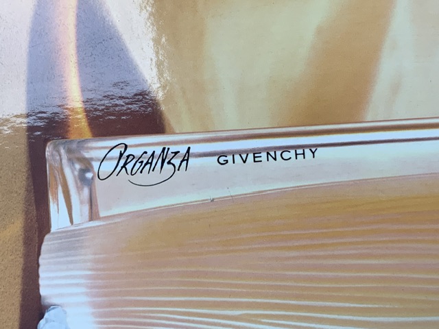 A GIVENCHY ORGANZA PARFUME ADVERTISING PICTURE IN GOLD FRAME. - Image 3 of 4