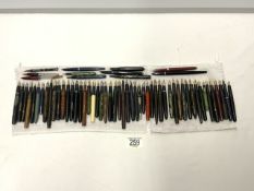 TWO SHEAFFERS FOUNTAIN PENS WITH GOLD NIBS, PLUS A LARGE QUANTITY OF OTHERS, SOME WITH GOLD NIBS (
