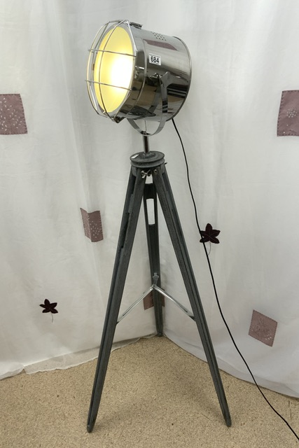 MODERN CHROME SPOTLIGHT ON WOODEN TRIPOD