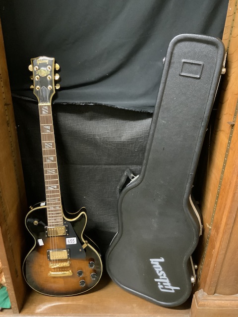 COPY OF GIBSON LES PAUL SUPREME ELECTRIC GUITAR ( VINTAGE ) 90725467 (MADE IN USA) WITH LINED HARD