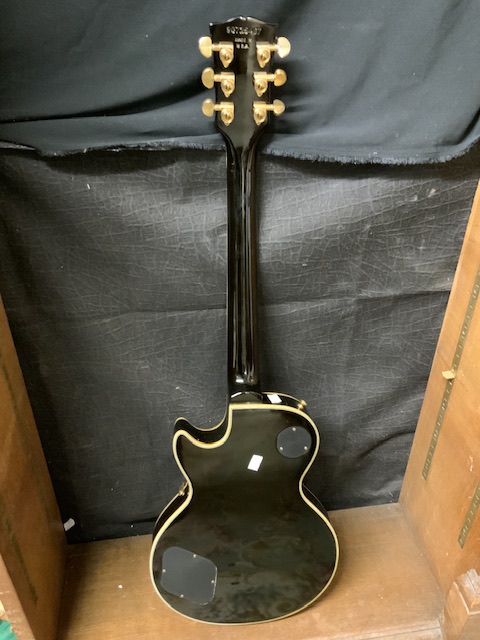 COPY OF GIBSON LES PAUL SUPREME ELECTRIC GUITAR ( VINTAGE ) 90725467 (MADE IN USA) WITH LINED HARD - Image 4 of 6