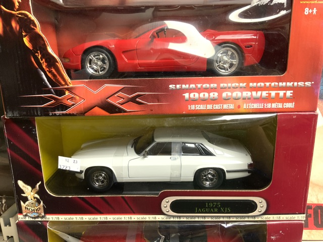 TWO ROAD SIGNATURE DIECAST MODEL JAGUARS - 1971 E TYPE, 1975 XJS AND AMERICAN MUSCLE 1998 CORVETTE. - Image 3 of 6