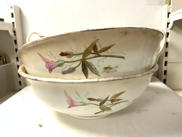 TWO BONN CERAMIC WASH BOWLS AND JUGS DECORATED WITH BIRDS AND FLOWERS. - Image 3 of 8