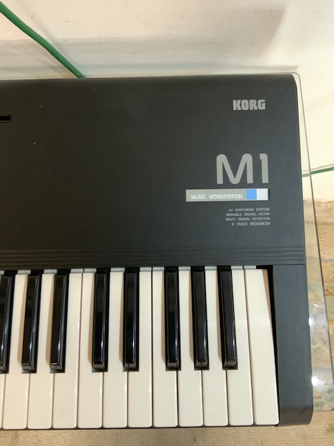 KORG M1 MUSIC WORKSTATION KEYBOARD - Bild 2 aus 3