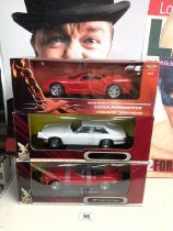 TWO ROAD SIGNATURE DIECAST MODEL JAGUARS - 1971 E TYPE, 1975 XJS AND AMERICAN MUSCLE 1998 CORVETTE.