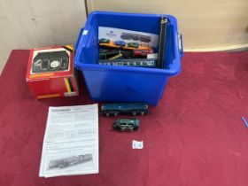 HORNBY RAILWAY R900 POWER CONTROLLER WITH HORNBY TRAINS,CARRIAGES AND BUILDINGS
