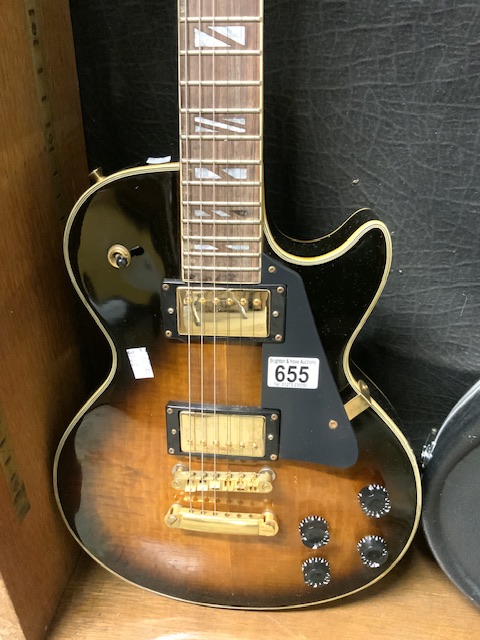 COPY OF GIBSON LES PAUL SUPREME ELECTRIC GUITAR ( VINTAGE ) 90725467 (MADE IN USA) WITH LINED HARD - Image 2 of 6