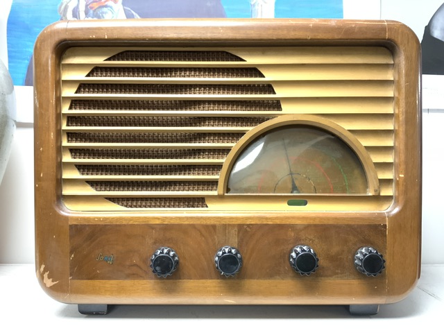 SOBELL 1940s MAHOGANY CASED RADIO RECIEVER TYPE 516, NUMBER 30856 6. - Image 2 of 6