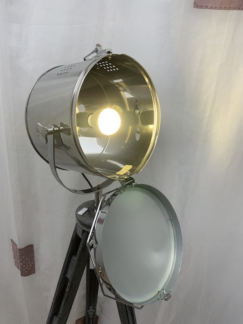 MODERN CHROME SPOTLIGHT ON WOODEN TRIPOD - Image 3 of 4