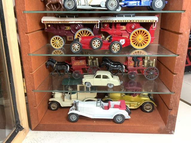 COLLECTION OF MODELS OF VINTAGE CARS AND TRANSPORT VEHICLES IN DISPLAY CABINETS. - Image 6 of 6