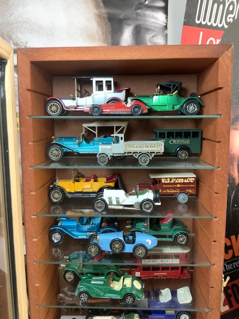 COLLECTION OF MODELS OF VINTAGE CARS AND TRANSPORT VEHICLES IN DISPLAY CABINETS. - Image 4 of 6