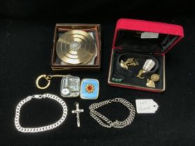 MIXED JEWELLERY INCLUDES SILVER AND A COMPACT