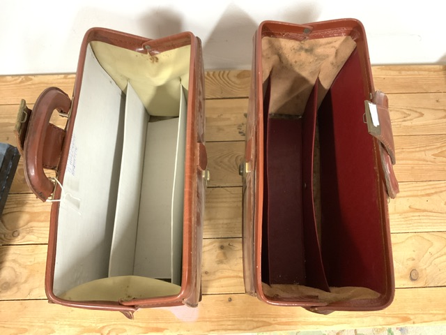 THREE VINTAGE GLADSTONE BAGS - Image 5 of 5