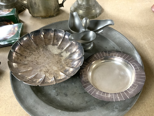 MIXED PEWTER ITEMS INCLUDES CANDLESTICKS AND MORE - Image 3 of 5