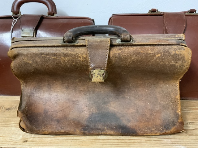 THREE VINTAGE GLADSTONE BAGS - Image 2 of 5